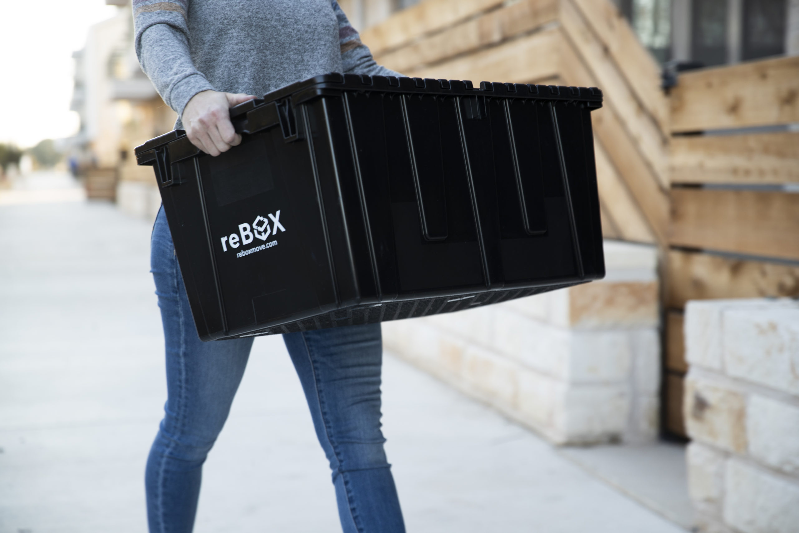 Smart City Locators Find Moving Boxes reBOX Move